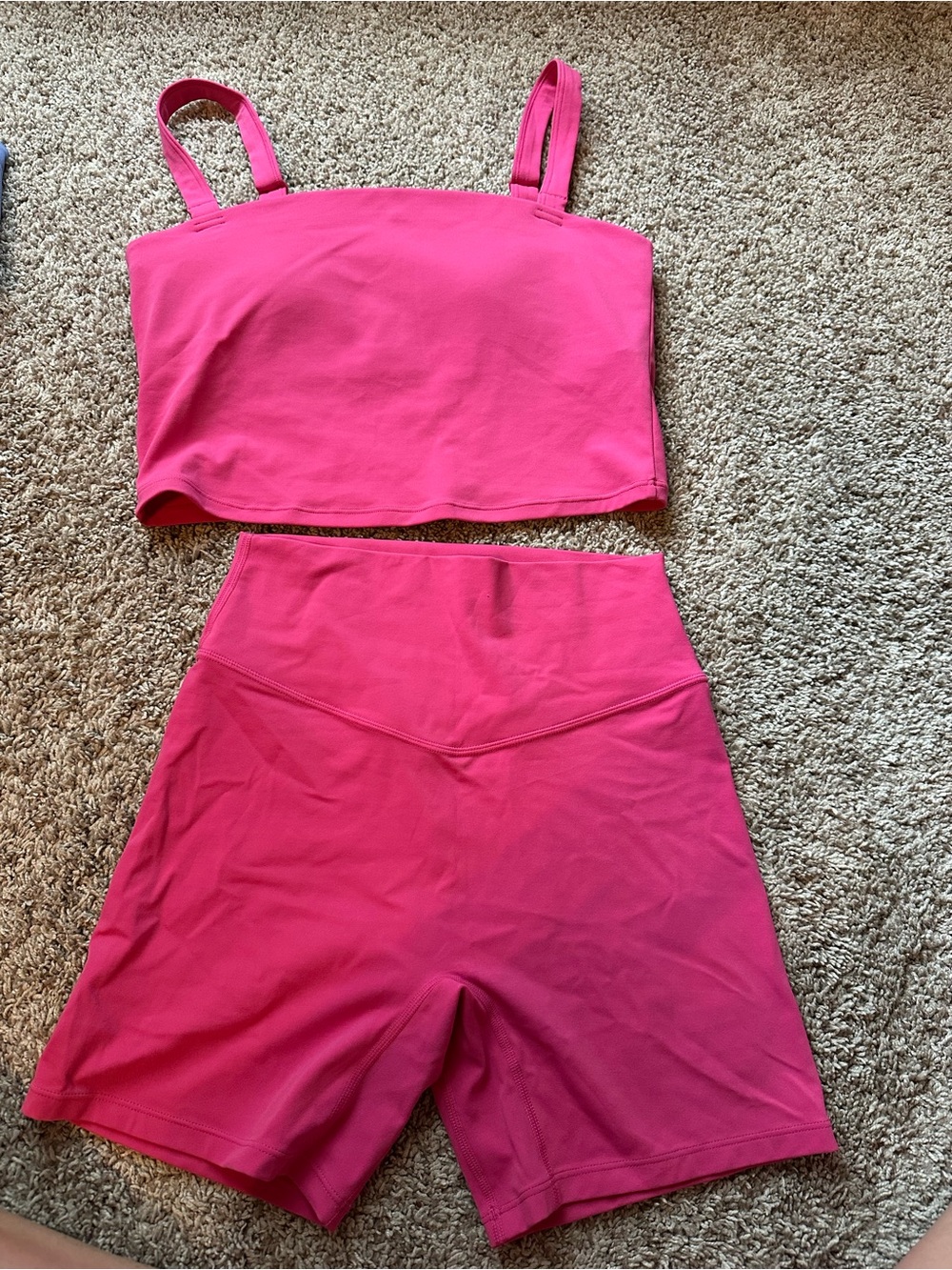 Vitality Set in Hot Pink - Women cloud ii SET
Top large
Shorts medium